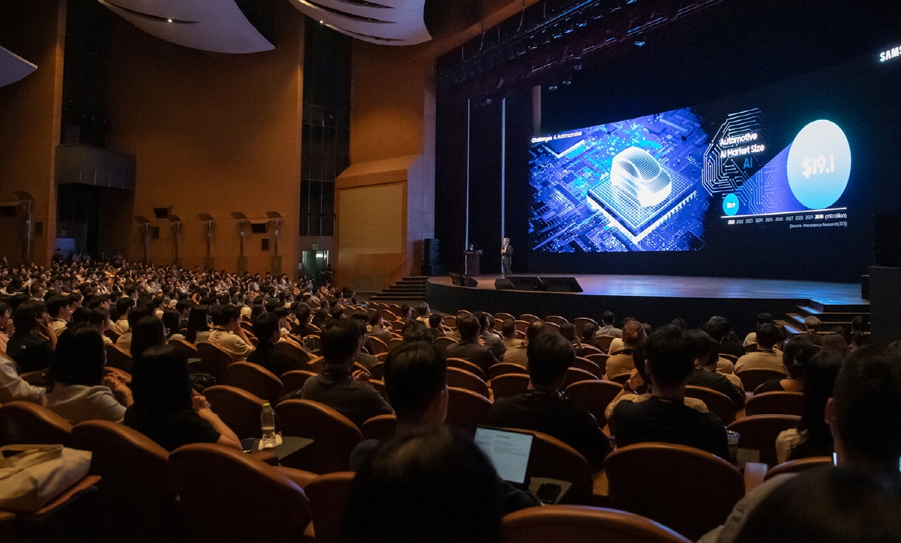 삼성전자가 4일 삼성동 코엑스에서 개최한 '삼성 파운드리/SAFE 포럼'에 고객과 파트너 1,100여명이 참석한 가운데 최시영 사장이 기조연설을 하고 있다. 사진 제공=삼성전자