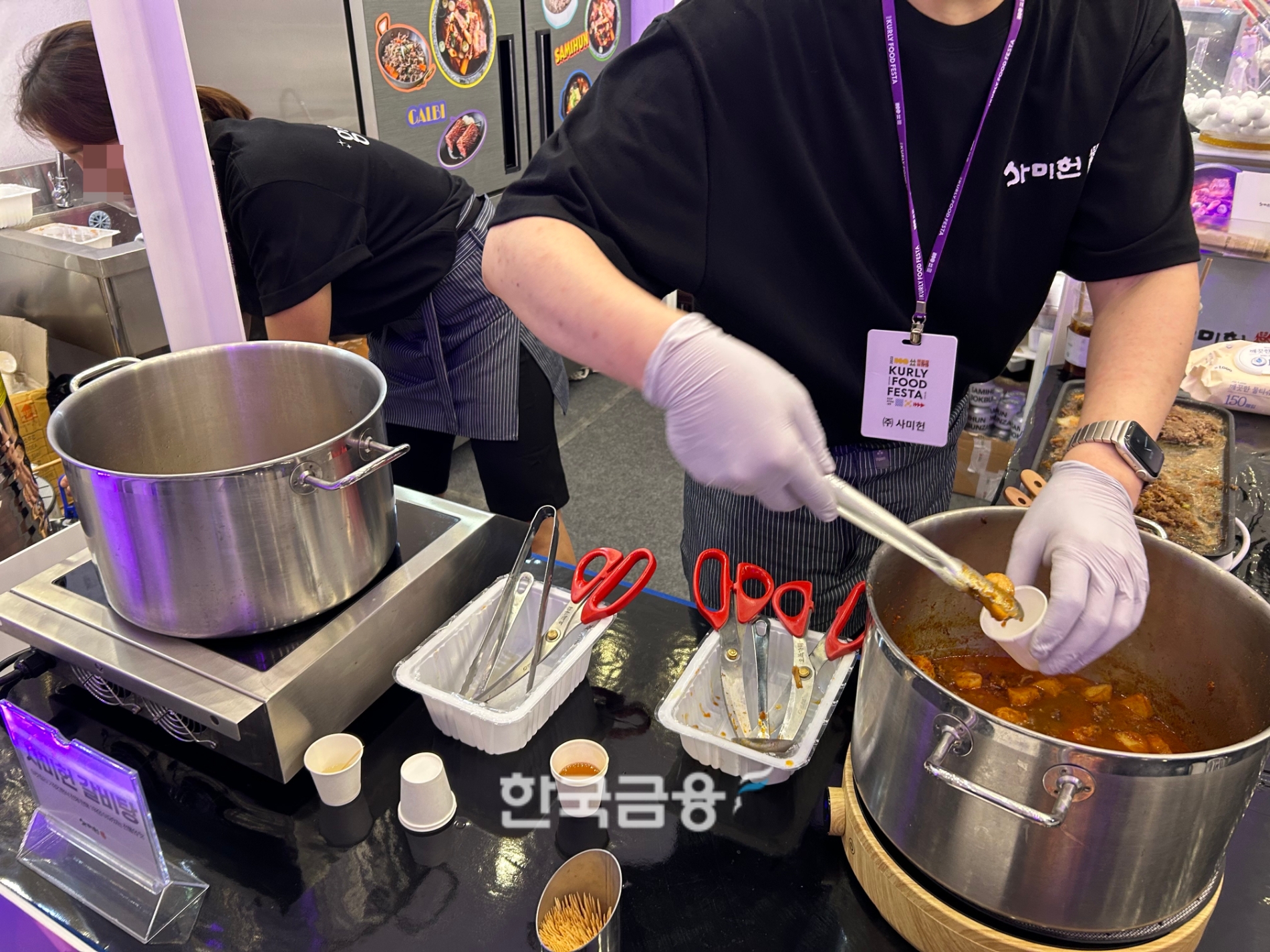 사미헌 코너에서는 갈비찜과 갈비탕 시식을 운영 중이다. /사진=박슬기 기자