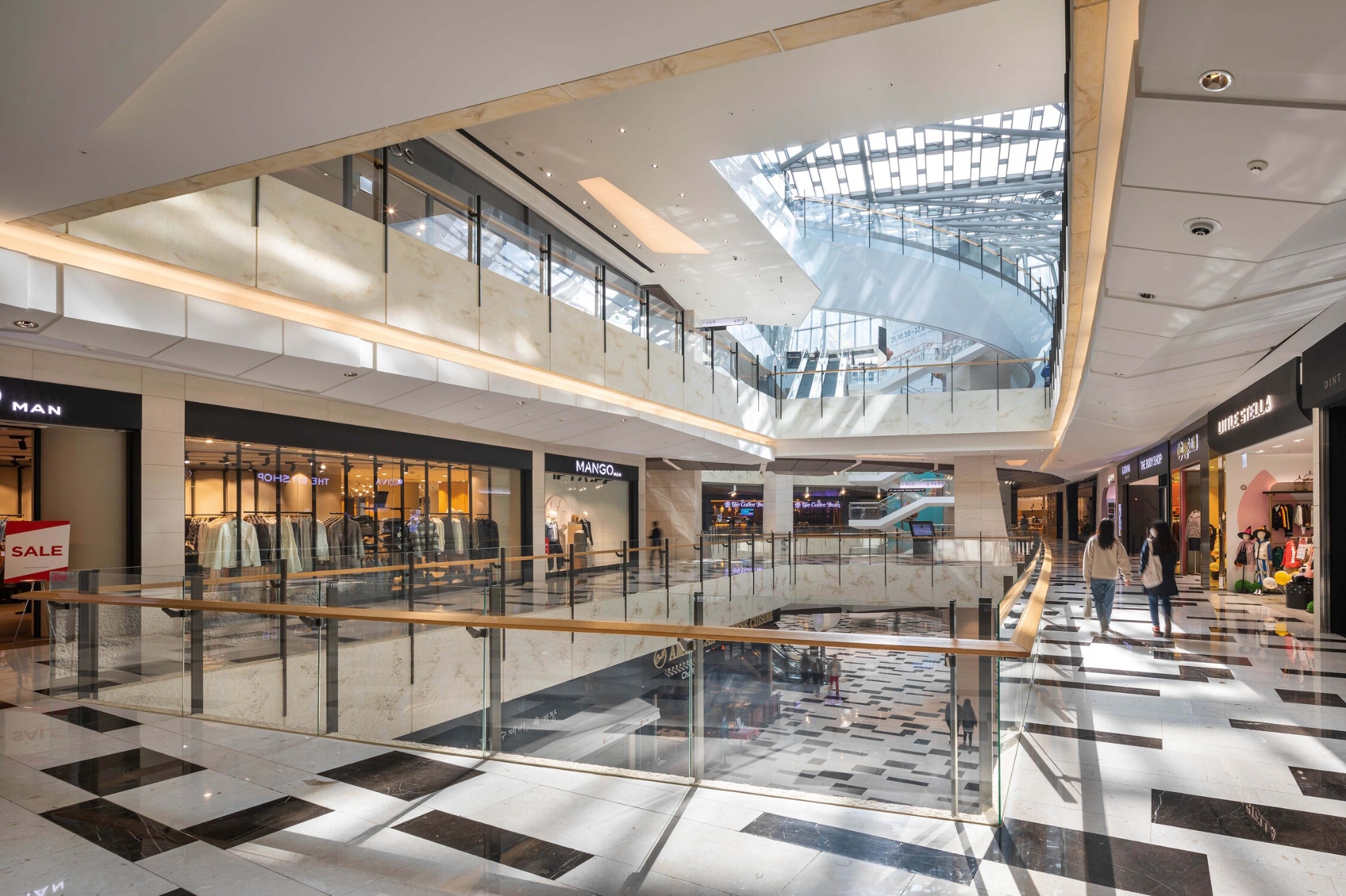 IFC몰 내부 모습. /사진제공=IFC몰