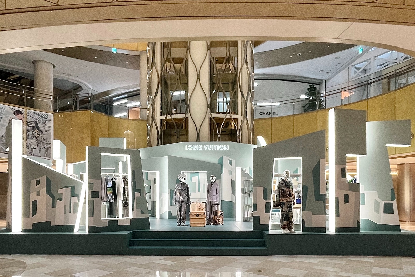 롯데백화점 에비뉴엘 잠실점에서 선보이는 루이비통 남성 컬렉션. /사진제공=롯데백화점