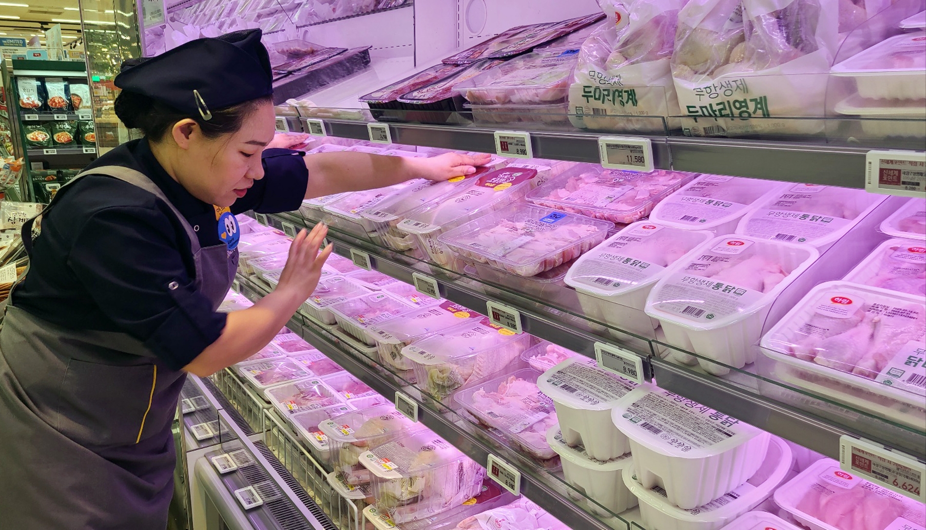 이마트 계육 매장. 이마트가 중복을 앞두고 할인행사에 돌입했다./사진제공=이마트