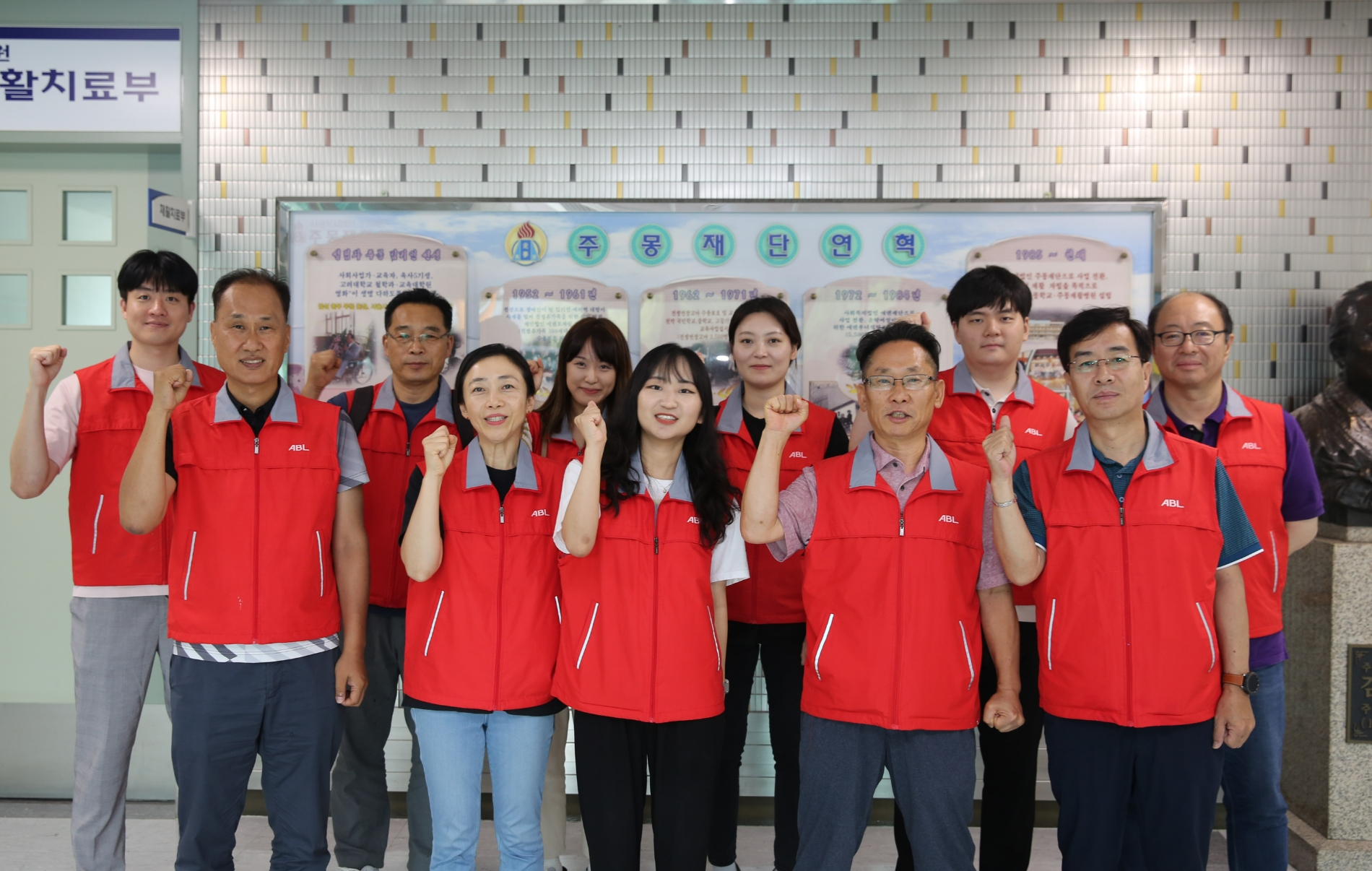 ABL생명이 나눔의 날을 맞아 미술놀이 봉사활동을 실시했다./사진제공=ABL생명