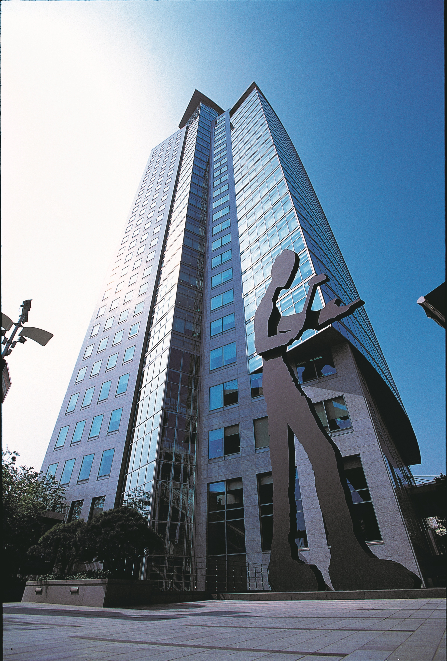 흥국생명이 보험계약대출 금리를 인하한다고 2일 밝혔다./사진제공=흥국생명