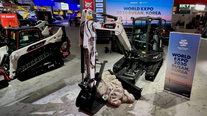 두산밥캣은 지난 3월 미국 라스베이가스에서 연린 '콘엑스포2023'에서 자율주행 건설기계를 선보였다. 사진제공=두산밥캣.