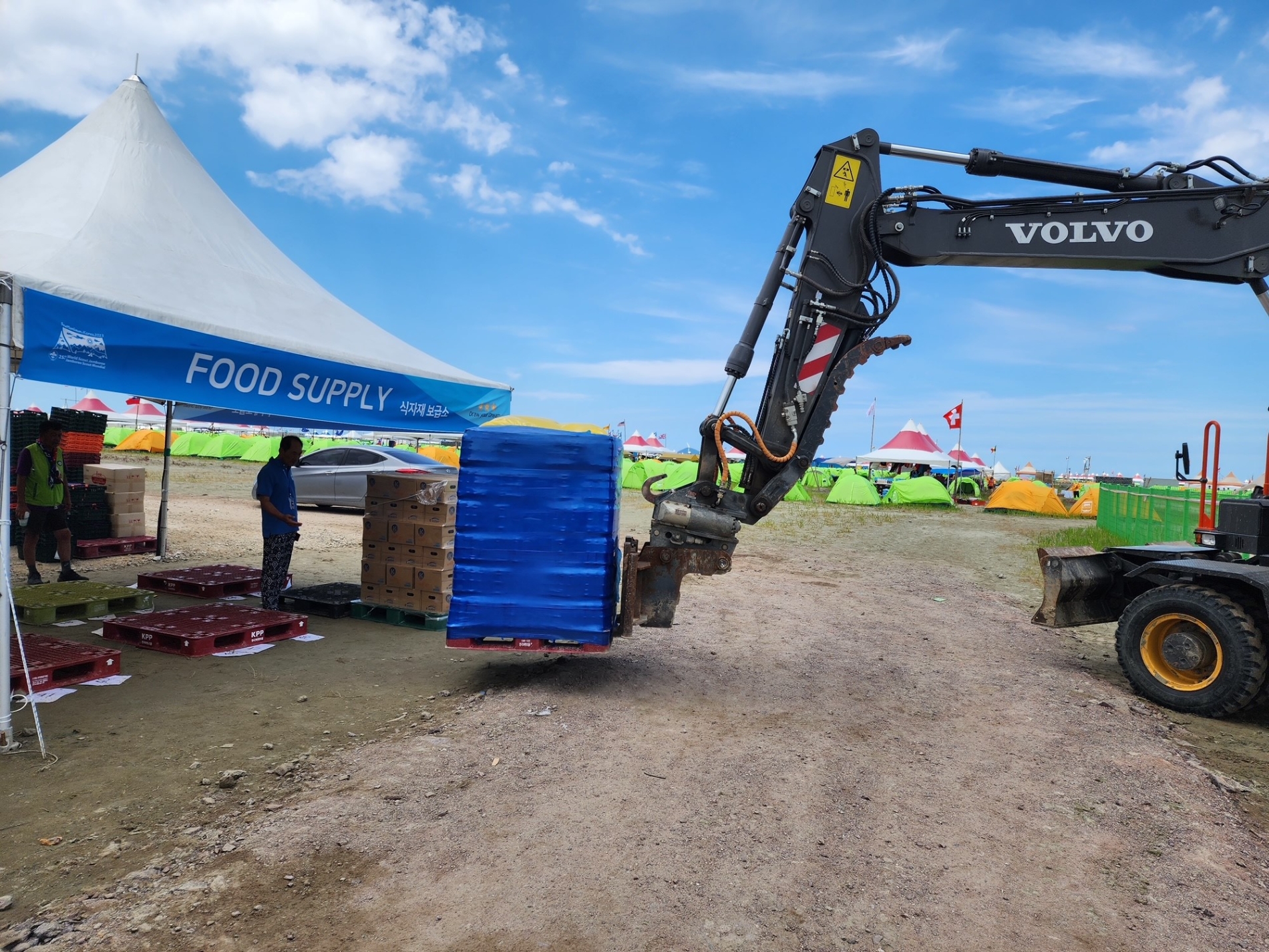 잼버리 현장에 생수를 공급하고 있는 모습. /사진제공=GS리테일