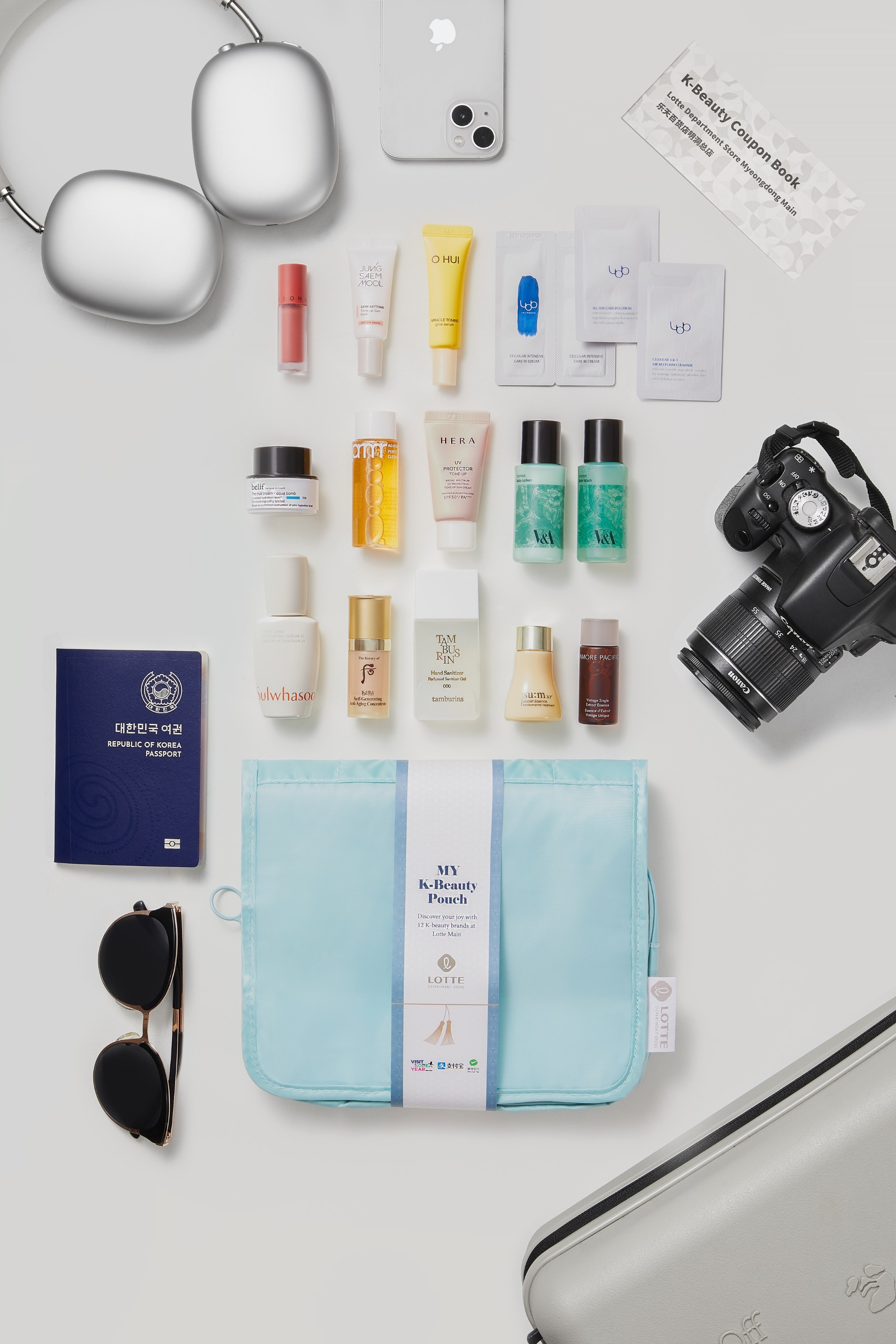 롯데백화점이 외국인 관광객에게 선착순으로 제공하는 K-뷰티 파우치. /사진제공=롯데백화점