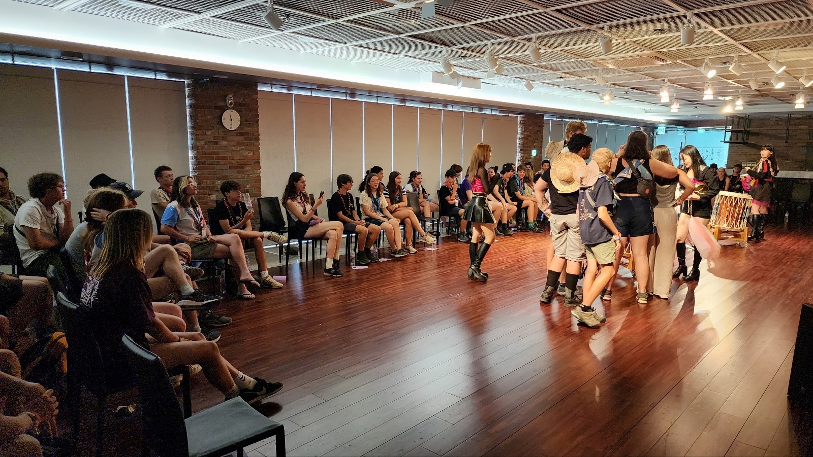 스위스 잼버리 참가 대원들이 마포아트센터에서 퓨전 국악 체험 프로그램./사진제공=마포구