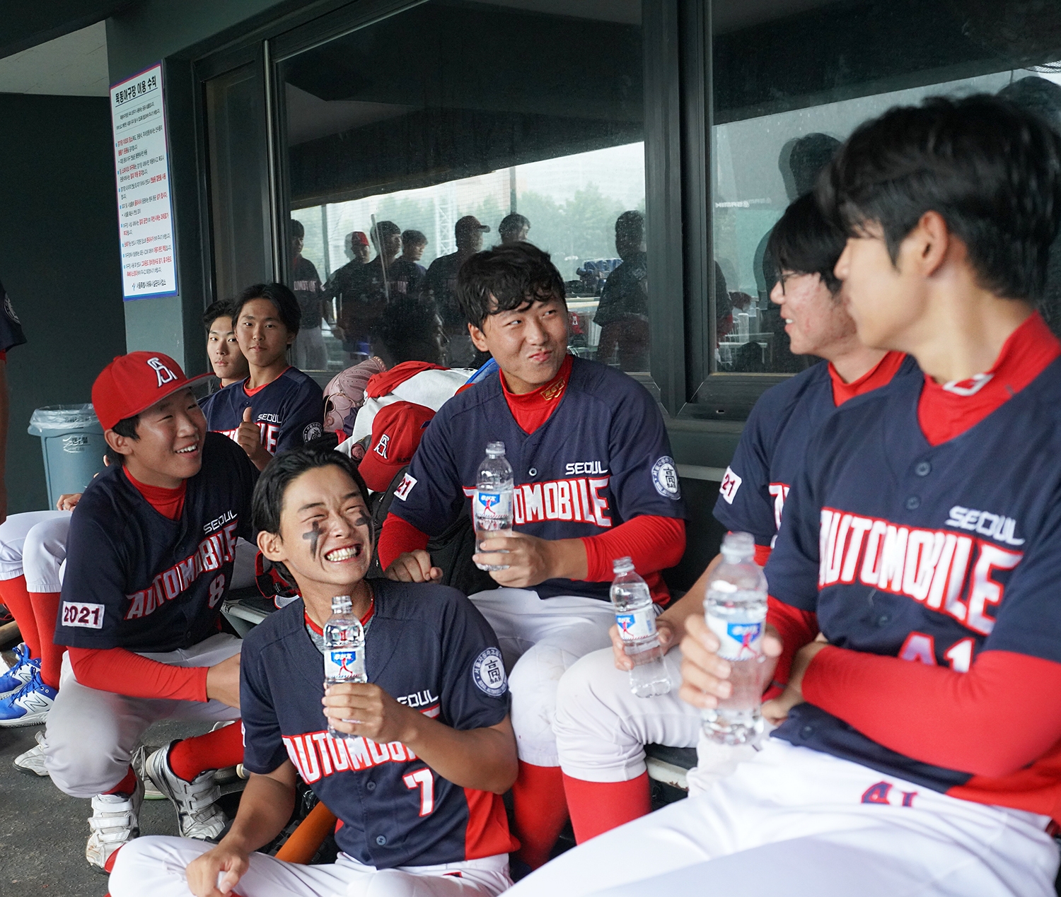 신세계푸드가 유소년야구 육성을 위해 '추신水' 2000병을 지원한다. /사진제공=신세계푸드