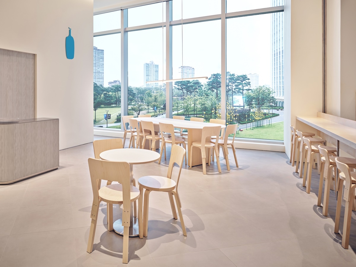 롯데월드몰에 블루보틀 11번째 매장을 오픈한다. /사진제공=롯데백화점