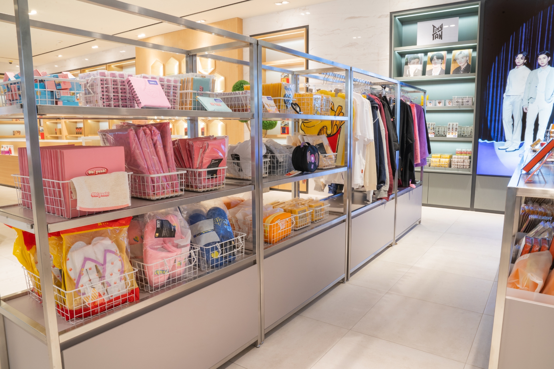 신세계면세점 명동점에서 판매되고 있는 공식 상품들. /사진제공=신세계면세점