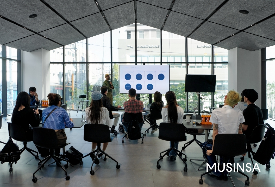 무신사는 최근 복지축소로 논란에 휩싸였다. 위 사진은 기사 내용과 무관. '인사이트 밋업' 현장 이미지. /사진제공=이미지