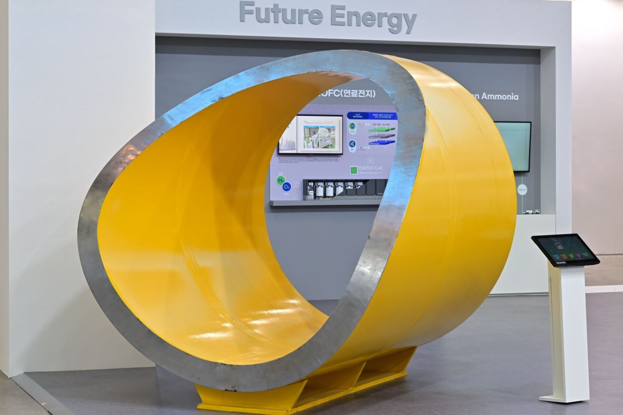 해상풍력 하부구조물의 핵심기자재인 ‘후육강관’ 실물 / 사진제공=SK에코플랜트