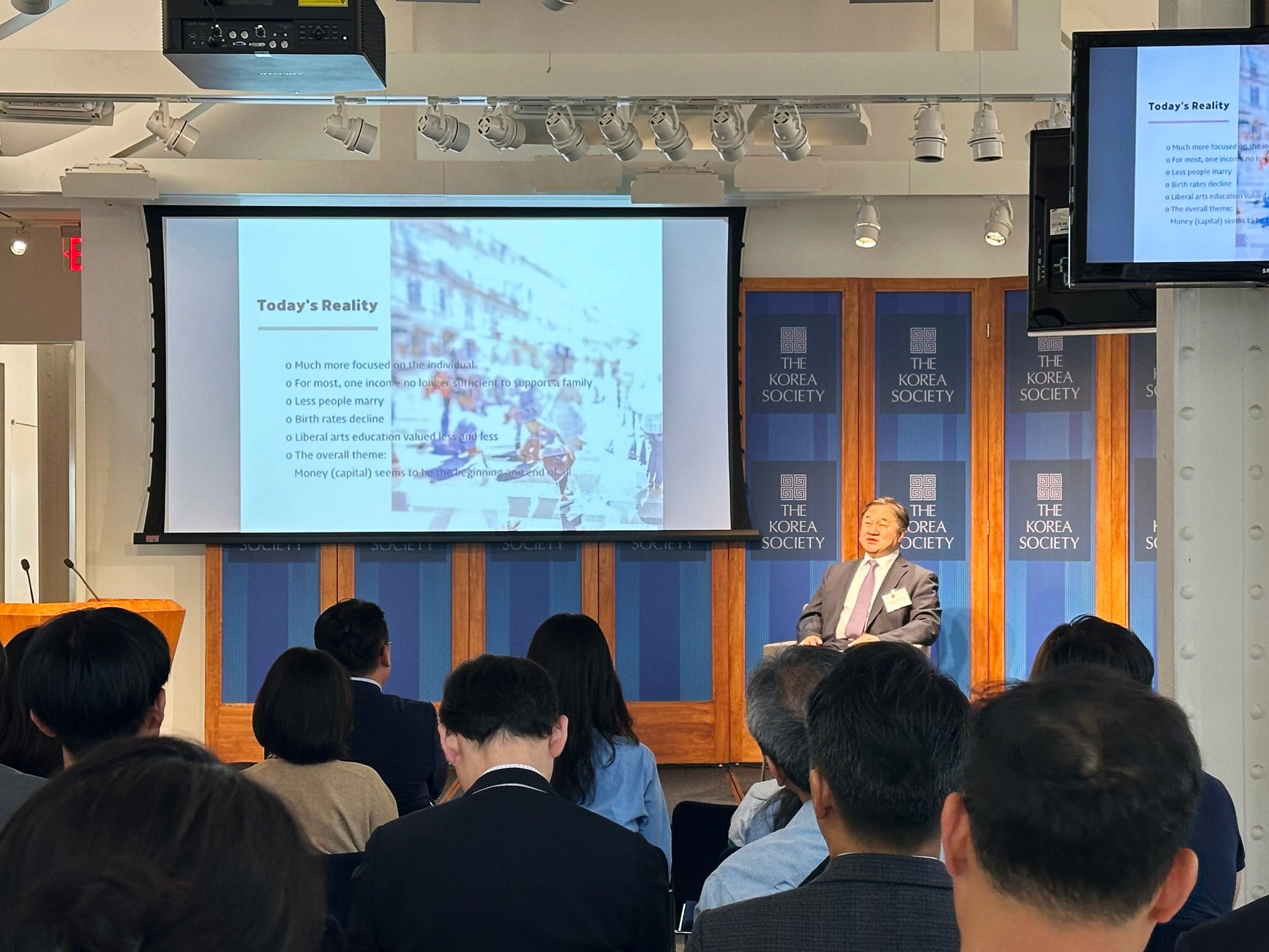 국부펀드인 한국투자공사(KIC‧사장 진승호) 뉴욕지사 주관으로 현지 시각 기준 2023년 10월 5일 오전 개최된 ‘제5차 뉴욕 금융인 포럼’(New York Korean Finance Forum)에서 신순규 브라운 브라더스 해리먼(BBH‧대표 닐 문) 이사가 발표하고 있다./사진제공=KIC