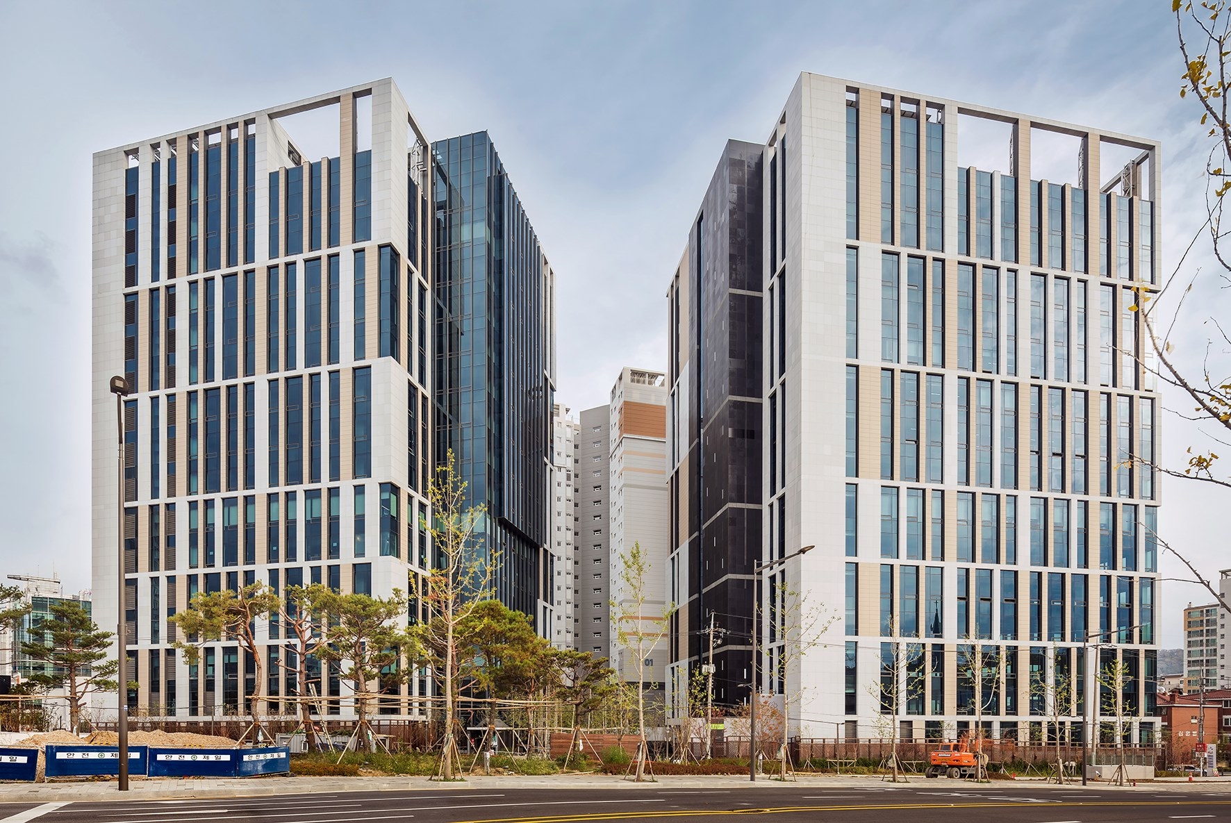 서초 마제스시티 타워 전경 / 사진제공=코람코자산신탁