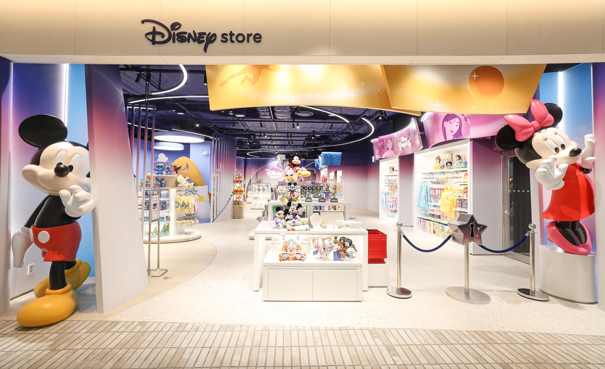 현대백화점이 김포점, 천호점에 디즈니 스토어를 잇달아 오픈한다./사진제공=현대백화점