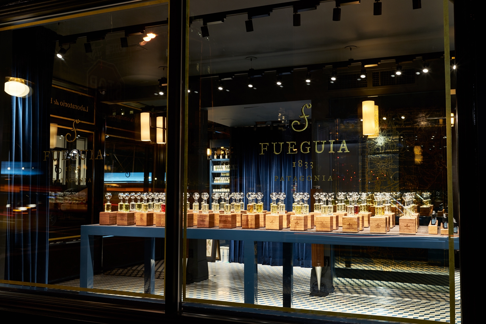 한섬이 현대백화점 판교점을 통해 푸에기아 1833을 국내에 처음 선보인다./사진제공=현대백화점그룹