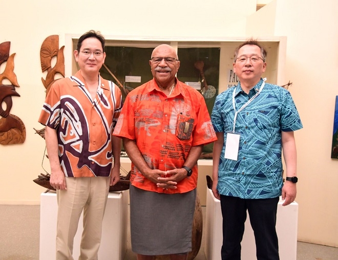 (왼쪽부터)이재용 삼성전자 회장, 시티베니 라부카 피지 총리, 조승환 해양수산부 장관. 출처=피지 정부 페이스북.