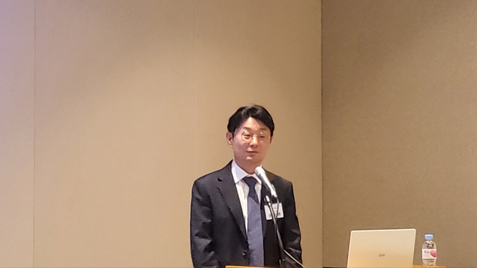 윤종배 에이에스텍 대표가 13일 여의도 63스퀘어에서 열린 기업공개(IPO) 기자간담회에서 발표하고 있다. /사진 = 전한신 기자(2023.11.13)