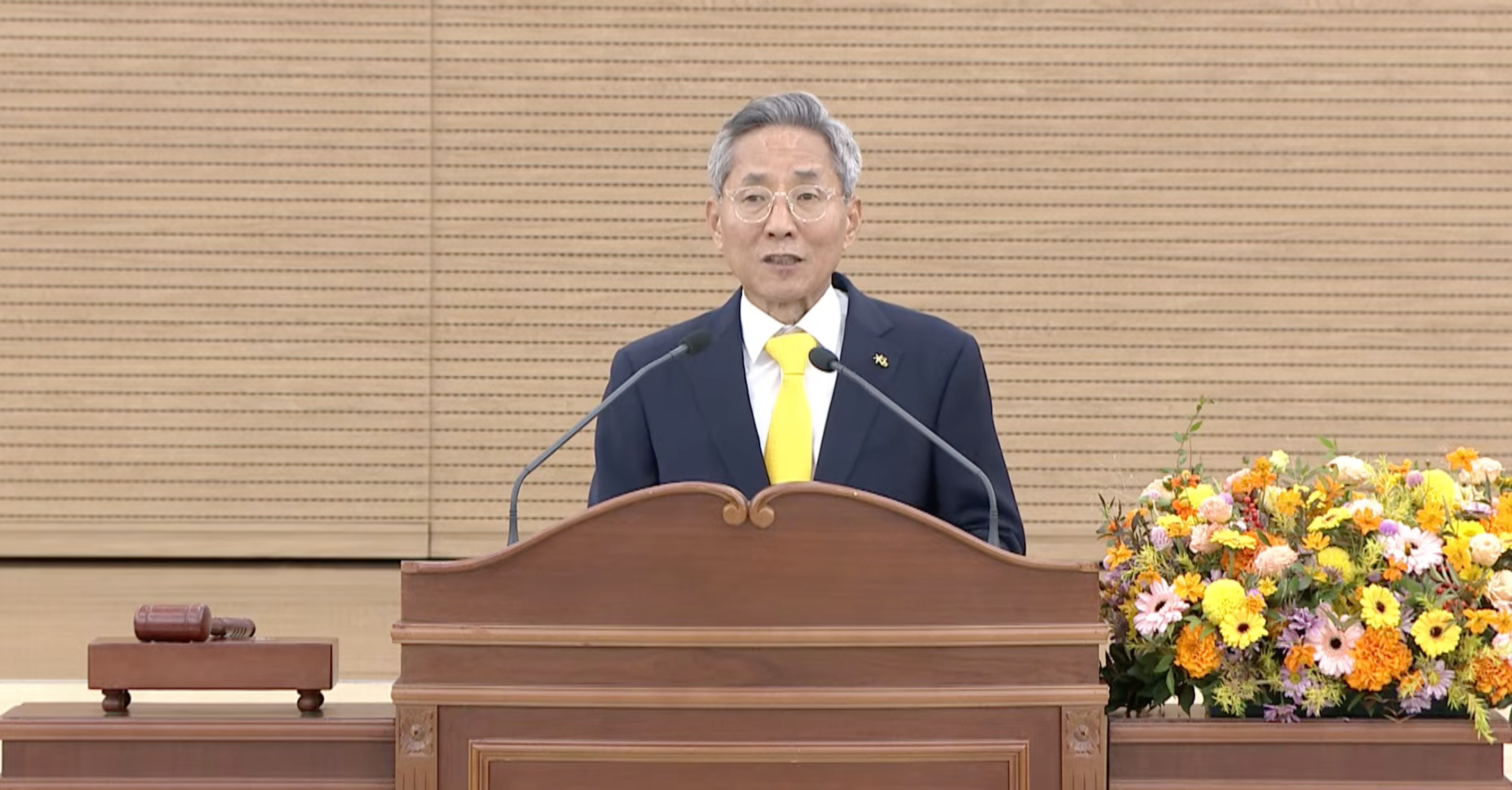 떠나는 윤종규 회장, 주총서 울컥…“행복한 추억 안고 물러납니다”