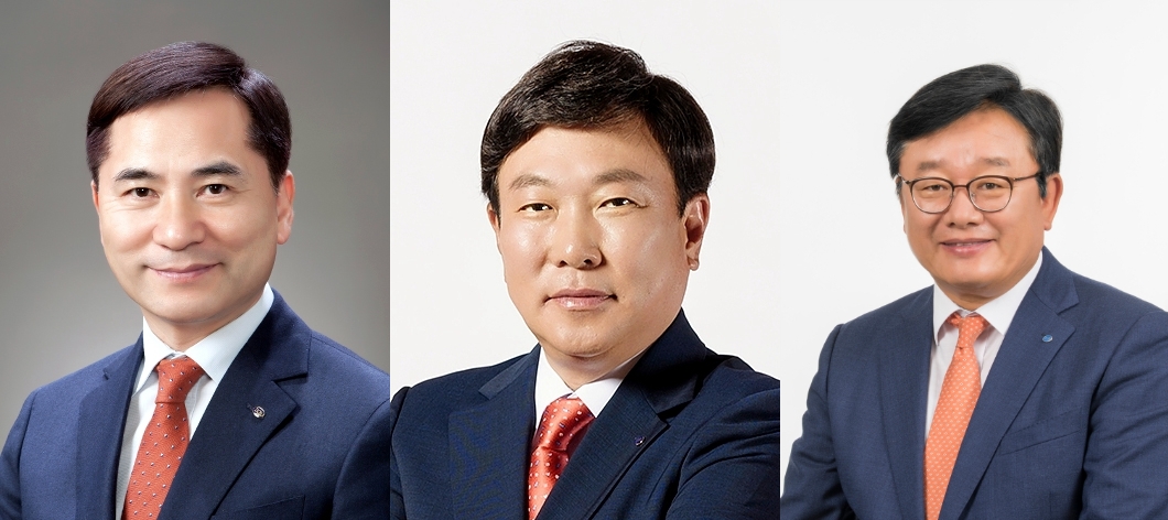 김경룡 전 DGB금융지주 회장 직무대행(왼쪽)과 박명흠 전 대구은행장 직무대행(가운데), 임성훈 전 대구은행장(오른쪽). /사진제공=대구은행