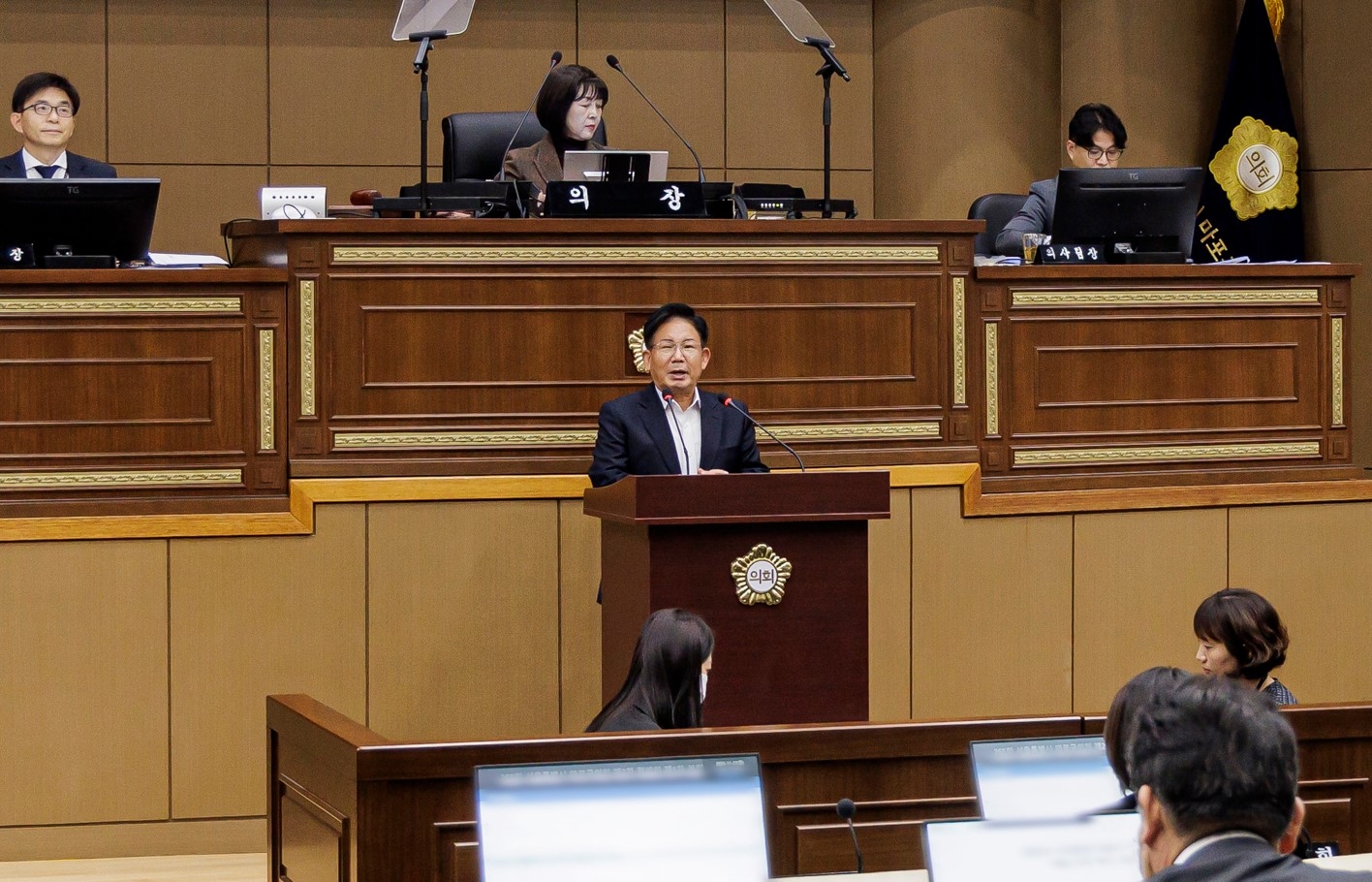 박강수 마포구청장이 제265회 마포구의회 제2차 정례회에서 2024년도 예산안 시정연설을 하는 모습./사진제공=마포구