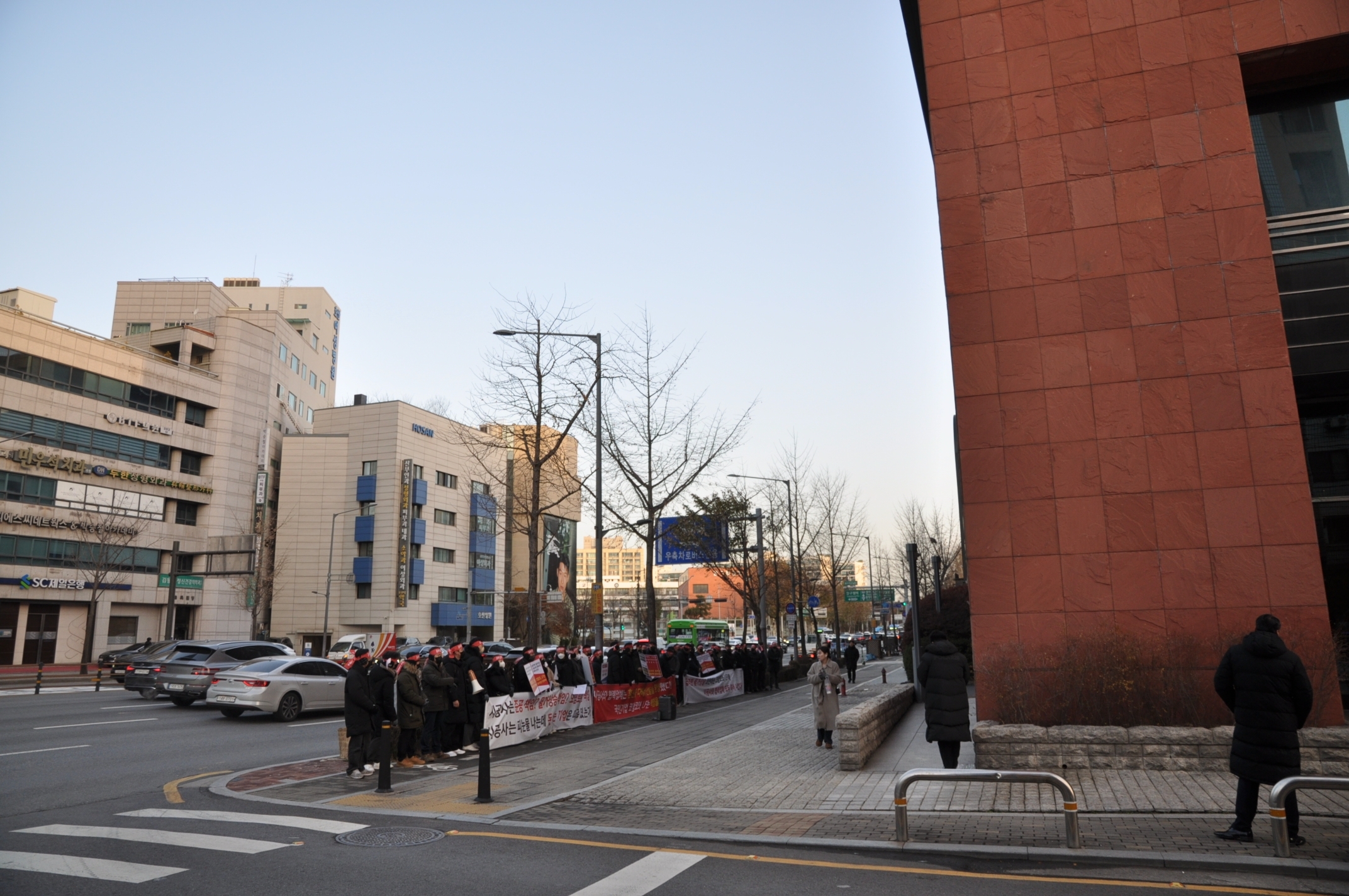 쌍용·KT부터 DL건설·LF그룹까지, 곳곳서 울리는 공사비 갈등 경고음