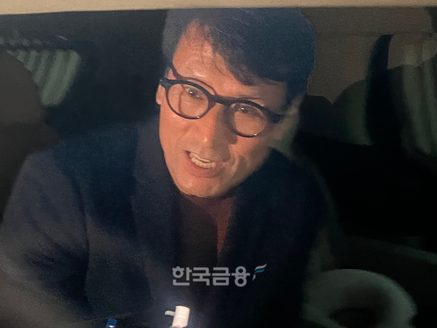 홍은택 카카오 대표가 11일 카카오 판교 아지트에서 열린 제7차 공동체 경영회의를 마치고 퇴근하고 있다. / 사진=이주은 기자