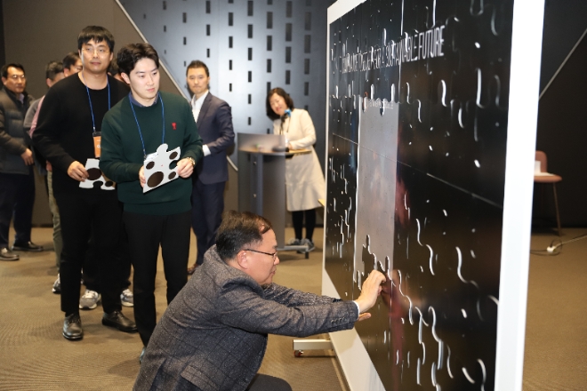한화에어로스페이스(대표 김동관, 손재일)는 20일 서울 중구 한화빌딩에서 컴플라이언스 매니저(CP매니저) 등 100여 명의 임직원이 참석한 가운데 ‘2023 컴플라이언스 매니저의 날’ 행사를 개최했다. 사진=한화에어로스페이스.