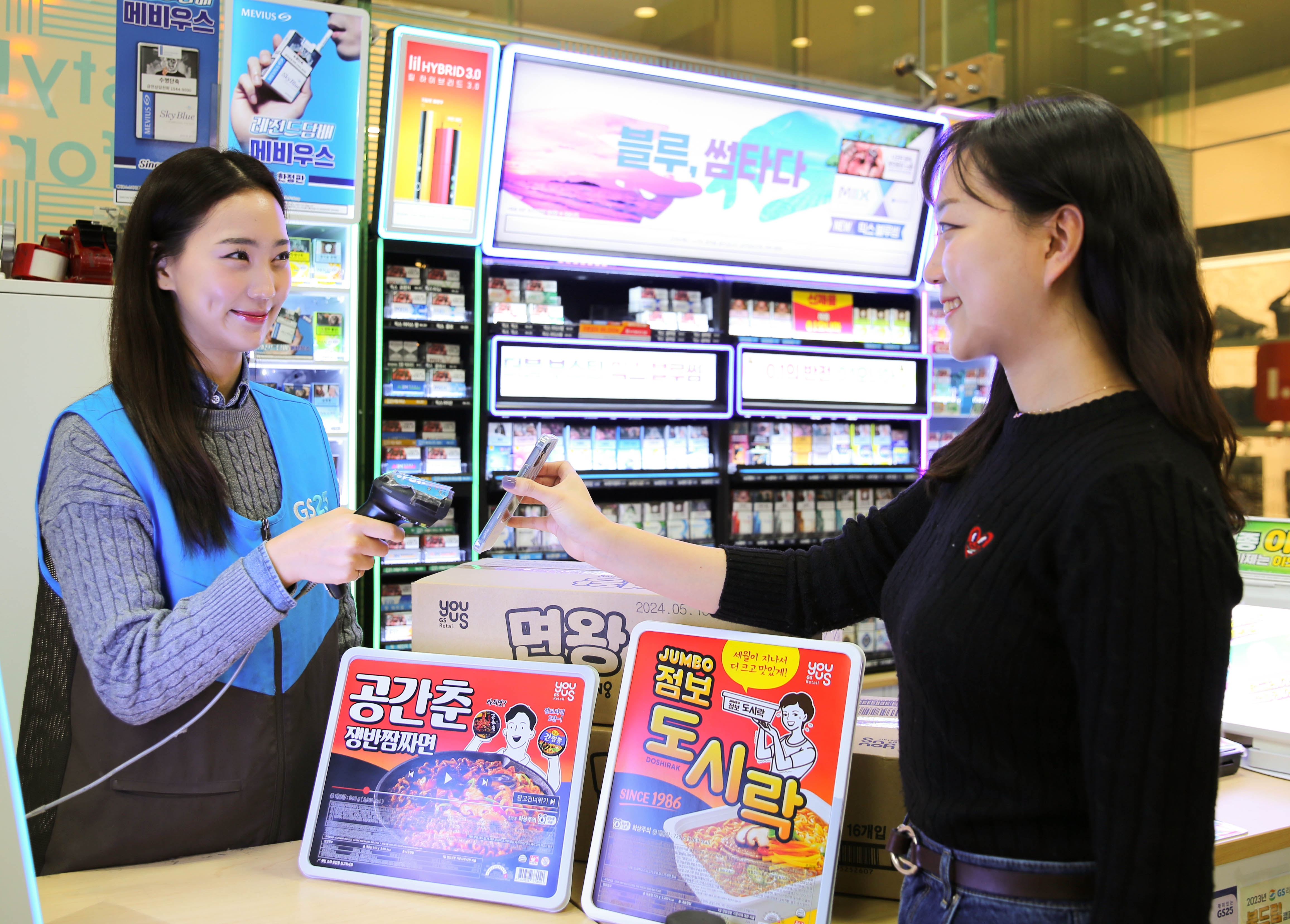 GS25에서 판매하고 있는 대용량 용기면. 공간춘, 점보도시락 등. /사진제공=GS리테일