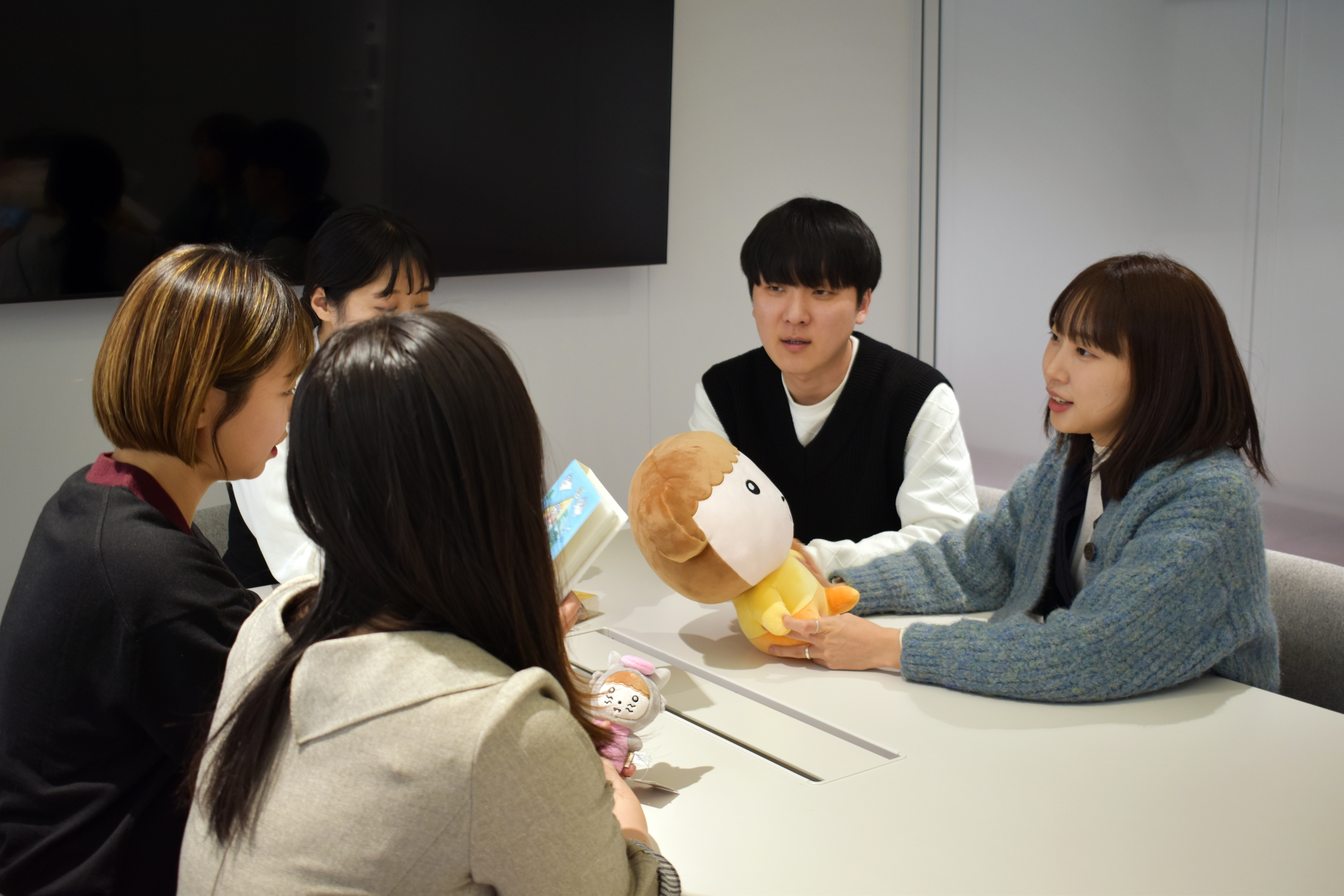 네이버웹툰에서 작가, 작품을 대리해 2차 IP 사업을 진행하는 웹툰 사업실 라이센싱 비즈니스팀 팀원들을 만나 인터뷰를 진행했다. / 사진제공=네이버웹툰