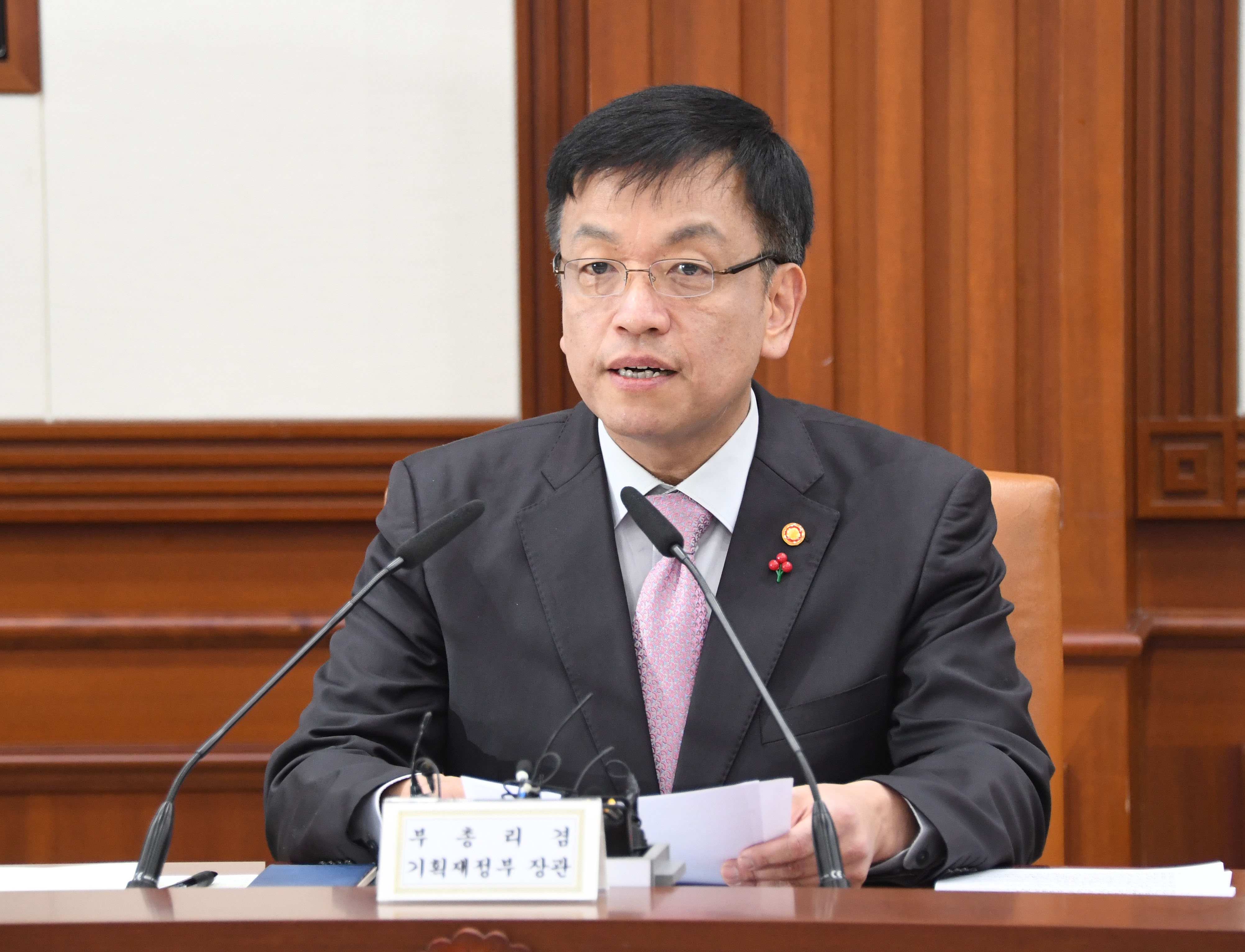 최상목 부총리 겸 기획재정부 장관이 29일 서울 종로구 정부서울청사에서 열린 '비상경제장관회의'에서 모두발언을 하고 있다./사진제공=기재부(2023.12.29)