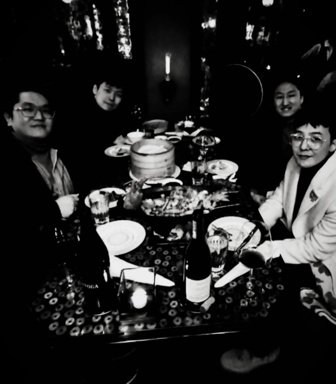 지드래곤은 정기선 부회장, 신유열 전무 등과 함께한 사진을 공개했다. /사진=지드래곤 인스타그램