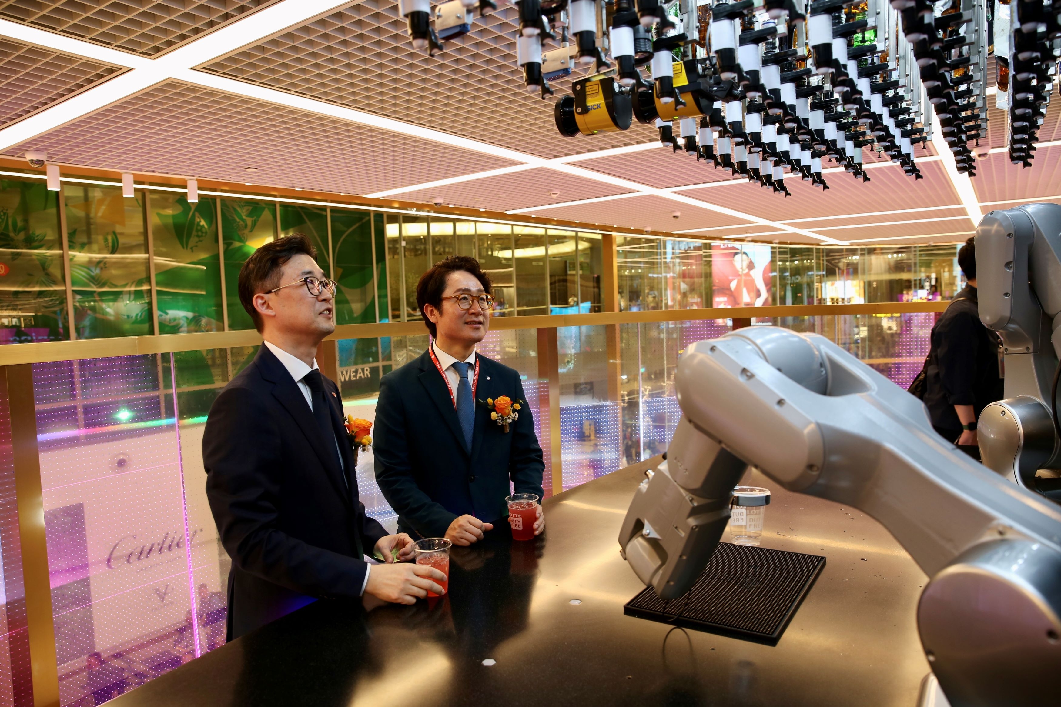 싱가포르 창이공항점은 롯데면세점 해외 점포 중 가장 큰 규모다. /사진제공=롯데면세점