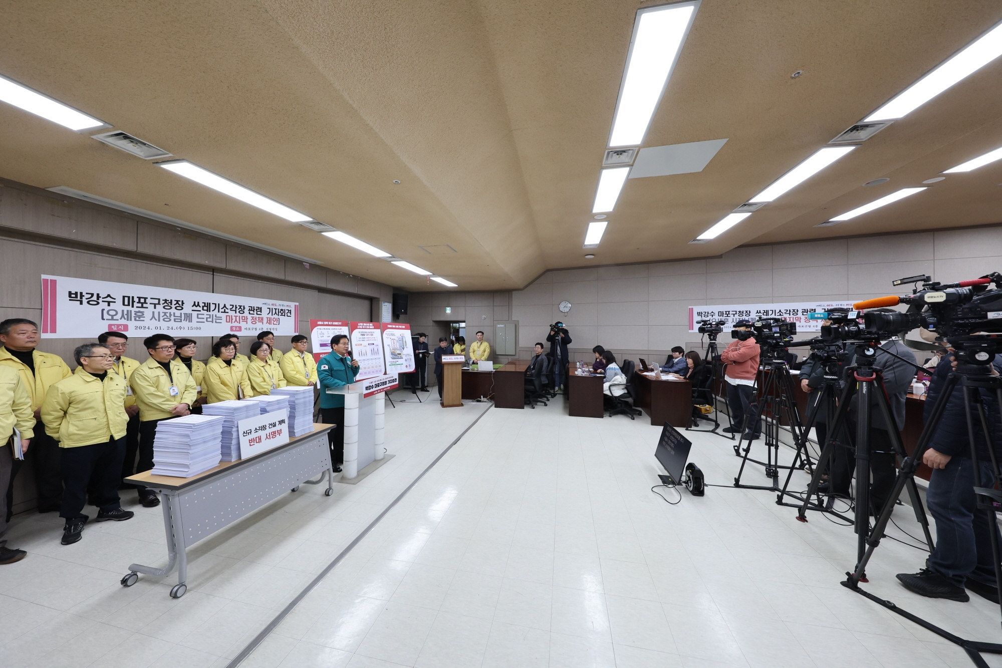 박강수 마포구청장이 서울시 쓰레기 소각장 추가 설치와 관련해 발언하는 모습./사진제공=마포구