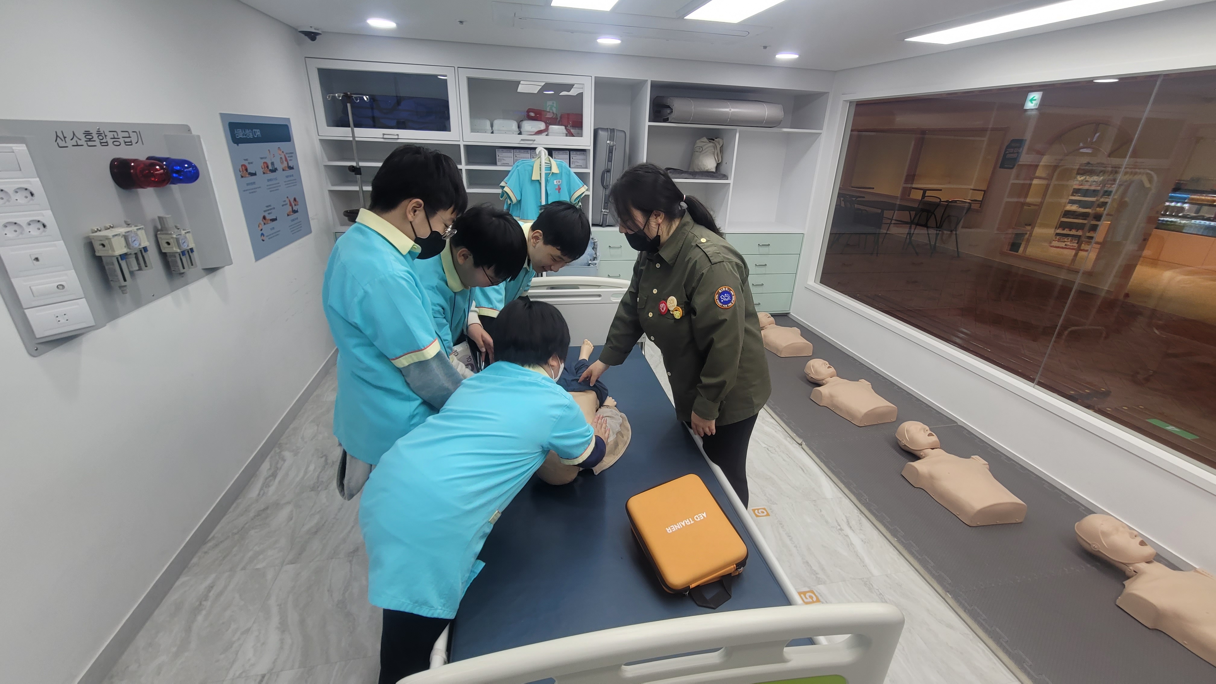 마포구 복지재단 원생들이 지난 25일 전남 화순 어린이 직업체험 테마파크 ‘키즈라라’에서 체험활동을 진행하고 있다. /사진=주현태 기자