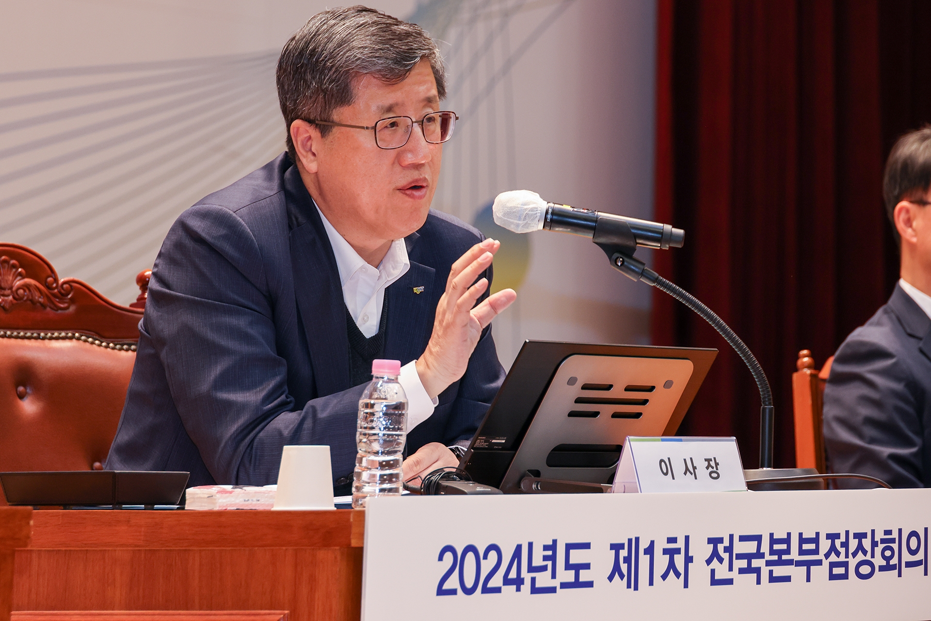최원목 신용보증기금 이사장이 16일 대구 본점에서 열린 2024년도 제1차 전국본부점장회의에서 당부의 말을 전하고 있다. /사진제공=신용보증기금