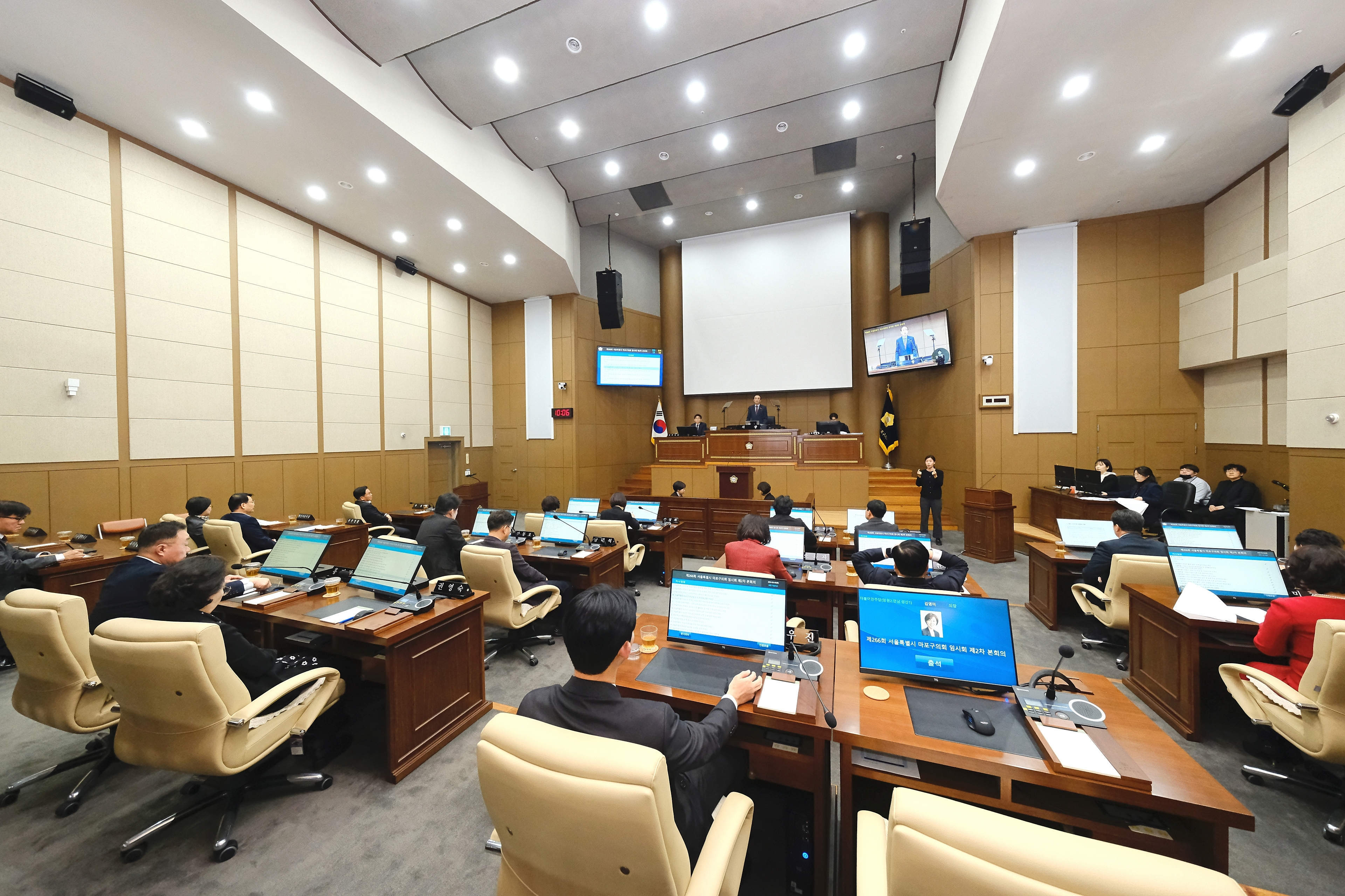 마포구의회 백남환 부의장이 본회의를 주재하는 모습./사진제공=마포구의회