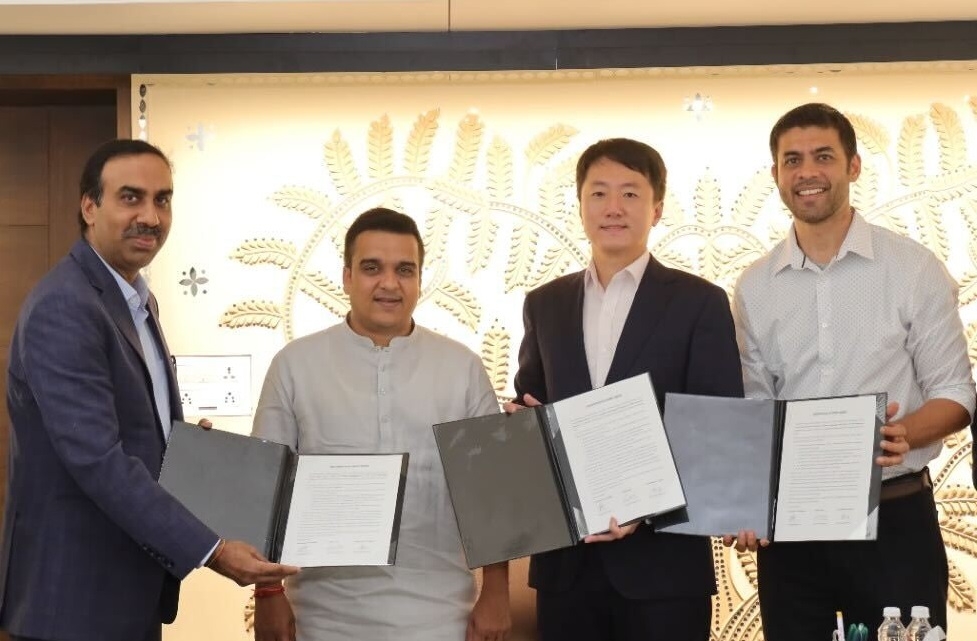 크래프톤이 인도 구자라트 주 정부와 이스포츠 및 게임 생태계 강화를 위한 양해각서를 체결했다. (왼쪽에서 3번째) 크래프톤 손현일 인도 법인 대표. / 사진제공=크래프톤