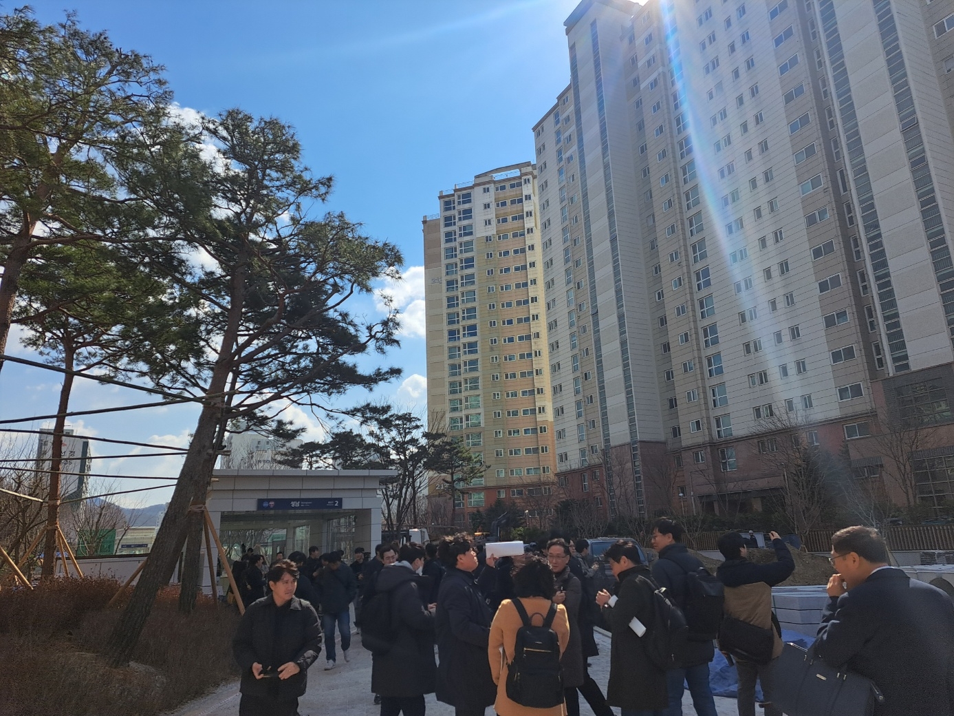 GTX-A 성남역 2번출구에 직접 연결돼있는 아파트 단지 전경 / 사진=장호성 기자