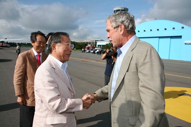 2009년 제주하계포럼에서 W.부시 전 미국 대통령과 만난 모습