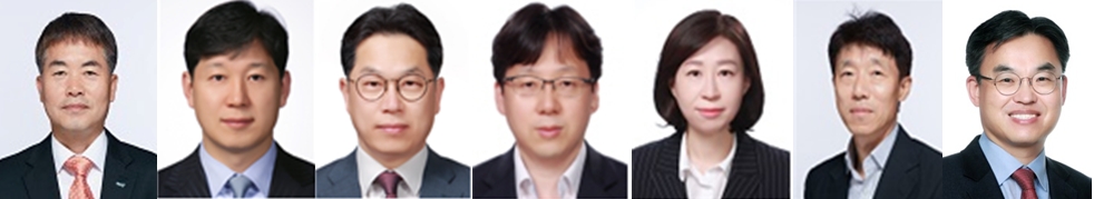 (왼쪽부터) 한국거래소 박찬수 전무, 이창진·정규일·이충연·이미현·이인표·박종식 상무 / 사진제공= 한국거래소(2024.04.05)