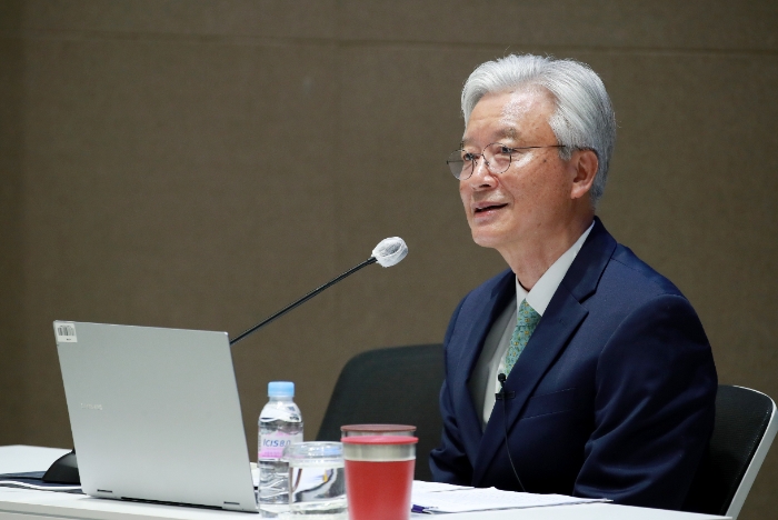 조윤제 한국은행 금융통화위원회 위원이 16일 한은 본관에서 기자들과 차담회를 했다. 조 위원은 오는 20일자로 금통위원 임기를 마친다. / 사진제공= 한국은행(2024.04.16)