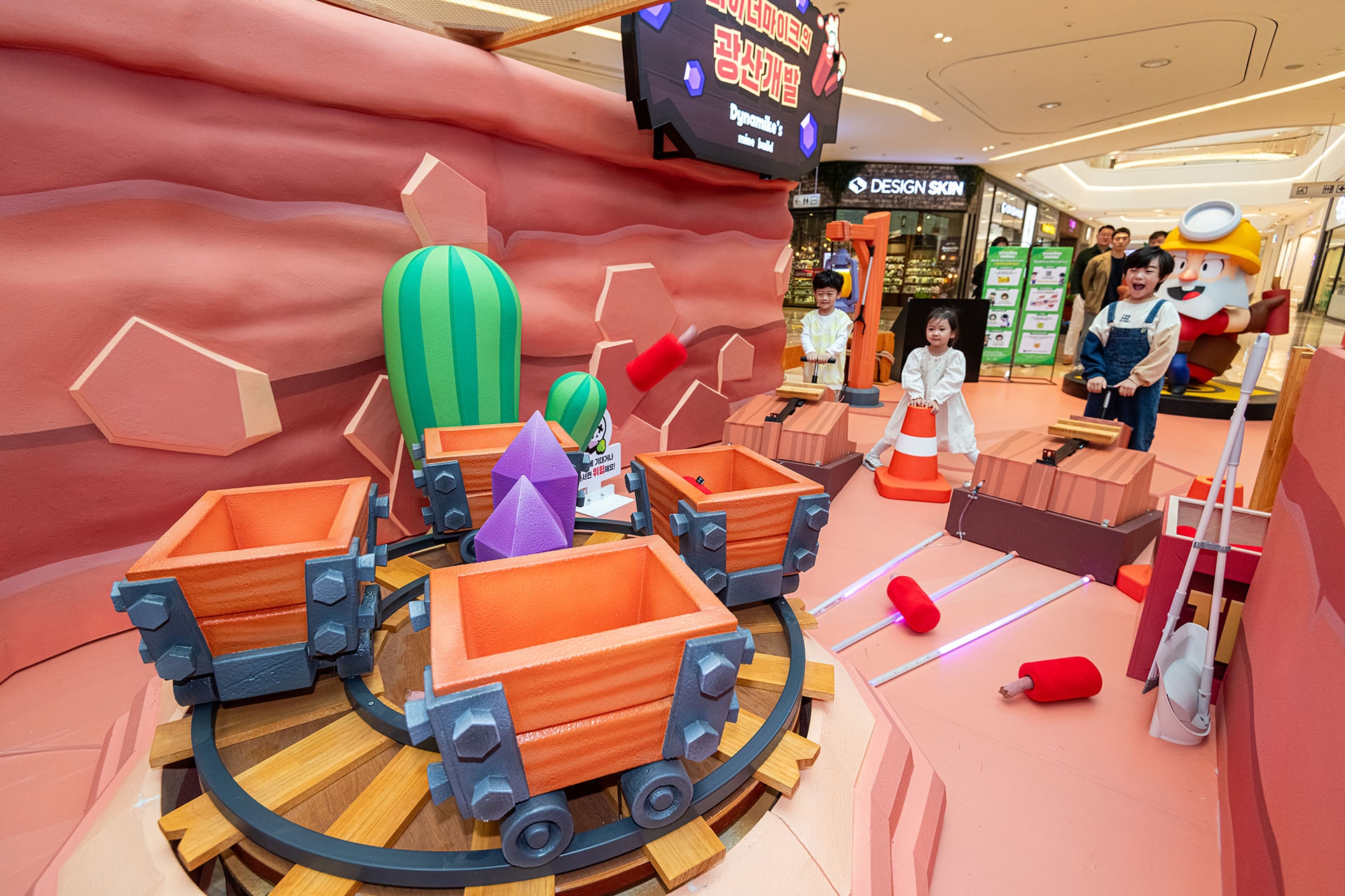 스타필드가 어린이날을 맞아 테마파크로 단장했다. /사진제공=신세계프라퍼티