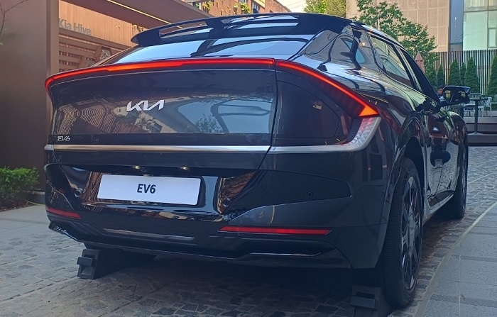 '근육질 디자인' 기아 EV6 페이스리프트...판매종료한 스탠다드는 '고민중'