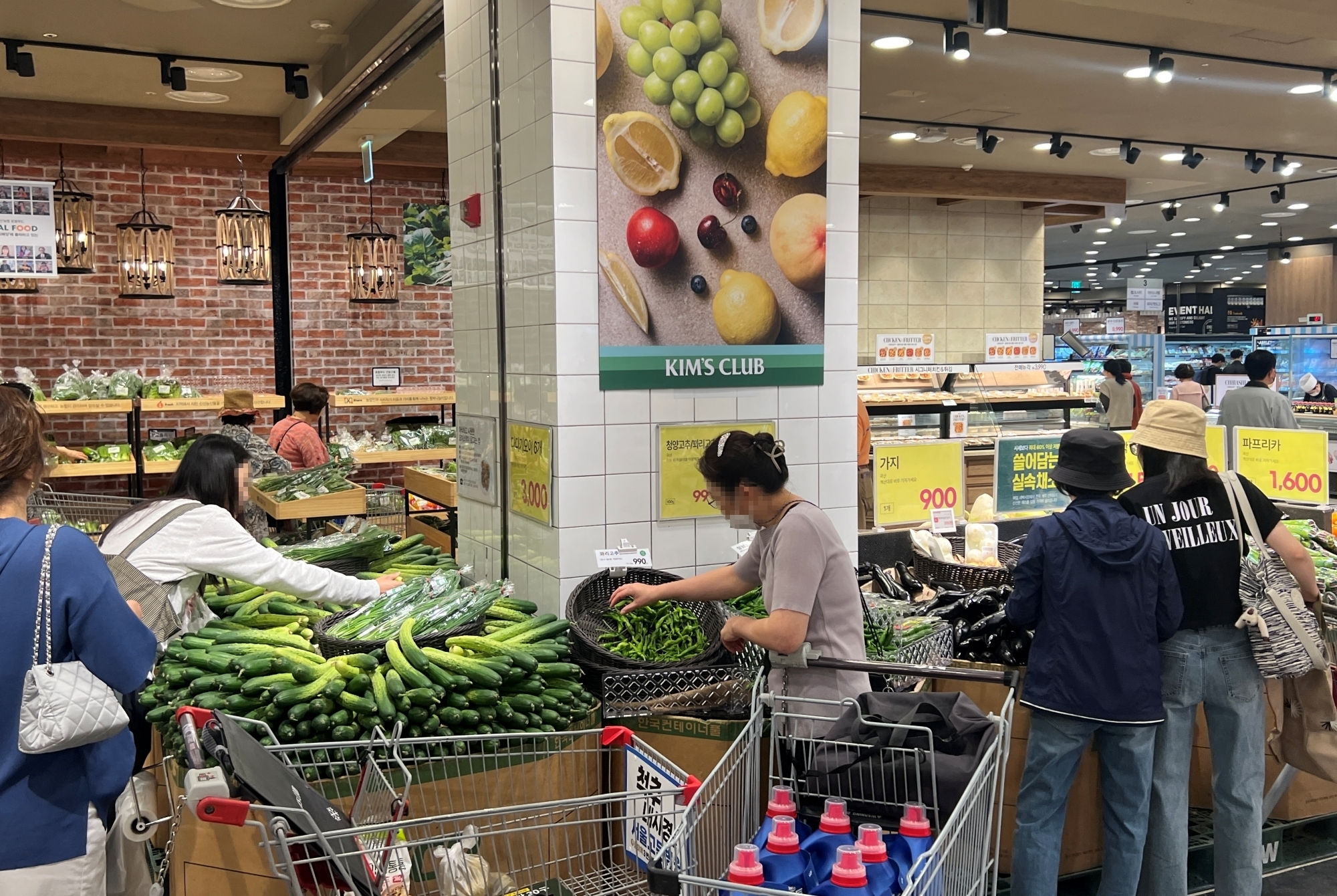 이랜드킴스클럽 '쓸어담는 실속채소' 매출이 큰 폭으로 상승했다. /사진제공=이랜드