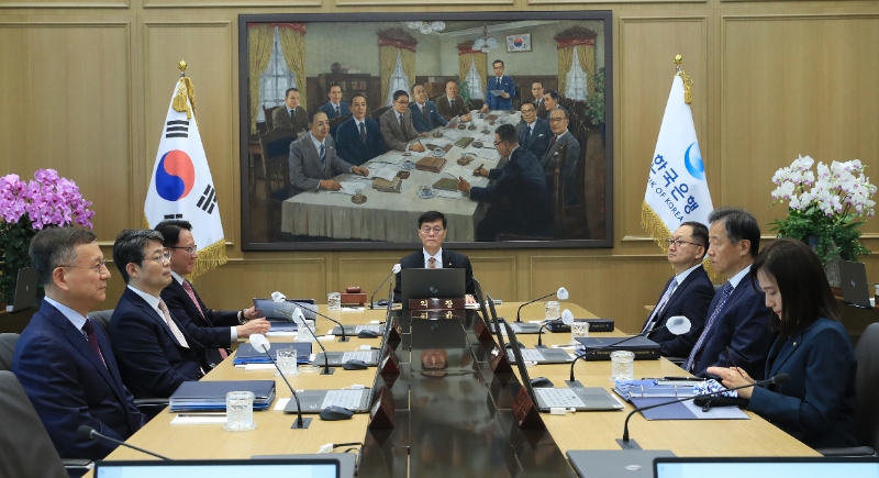 이창용 한국은행 총재가 23일 오전 서울 중구 한국은행에서 열린 금융통화위원회 본회의에서 회의를 주재하고 있다. 7인 체제 모습. / 사진제공= 한국은행(2024.05.23)