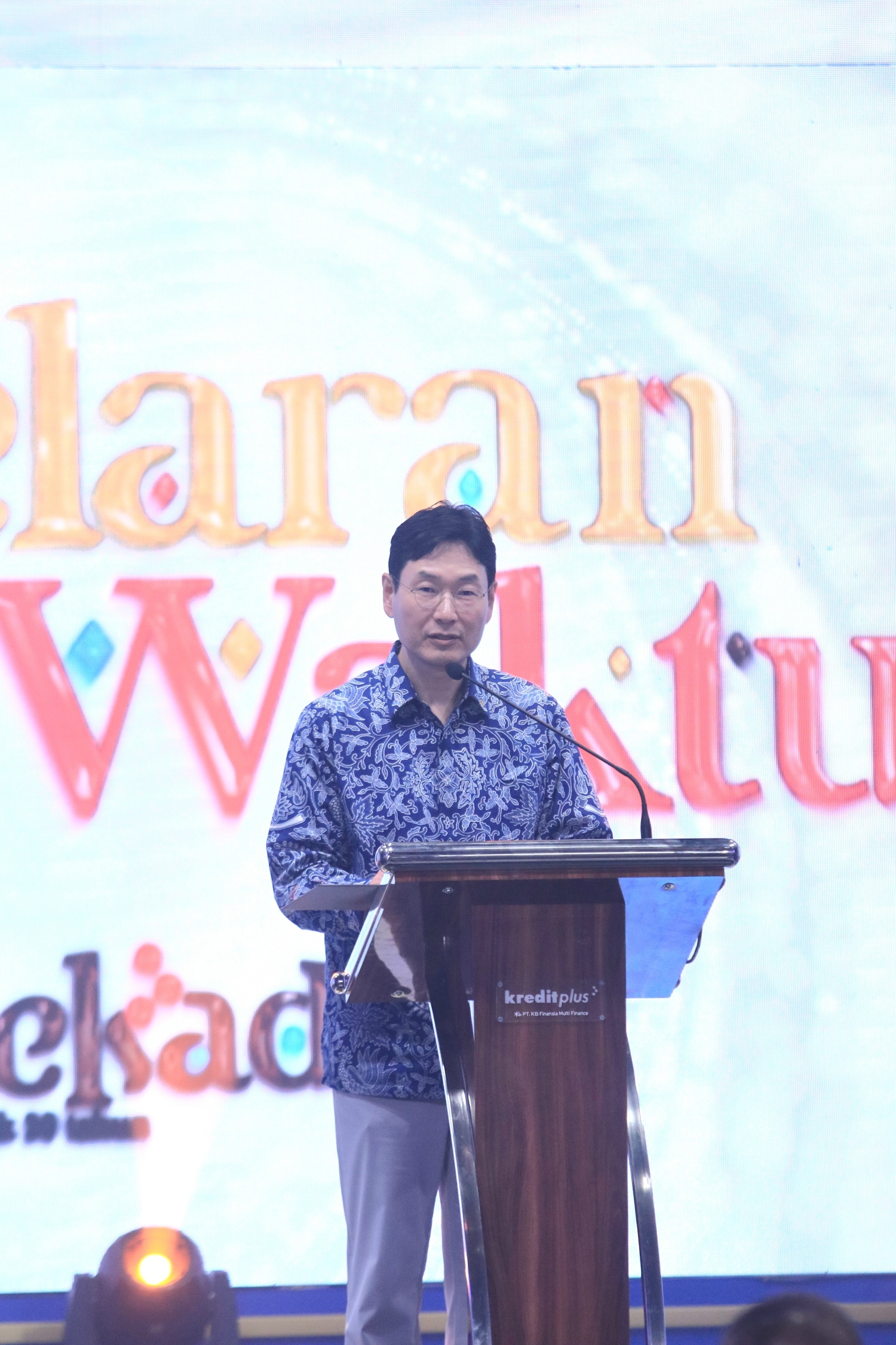 10일 인도네시아 자카르타에서 열린 KB국민카드의 해외 법인 KB Finansia Multi Finance(KB FMF) 창립 30주년 기념행사에 참석한 이창권 KB국민카드 사장이 기념사를 하고 있다./ 사진 = KB국민카드