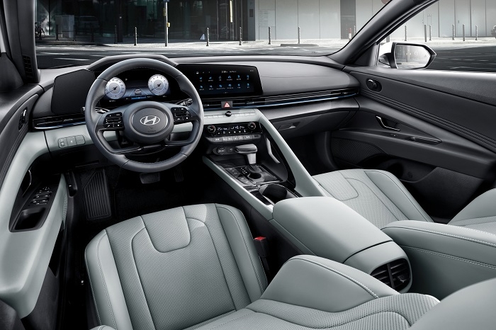 현대자동차 2025 아반떼 출시, 신규 색상 미라지 그린 도입