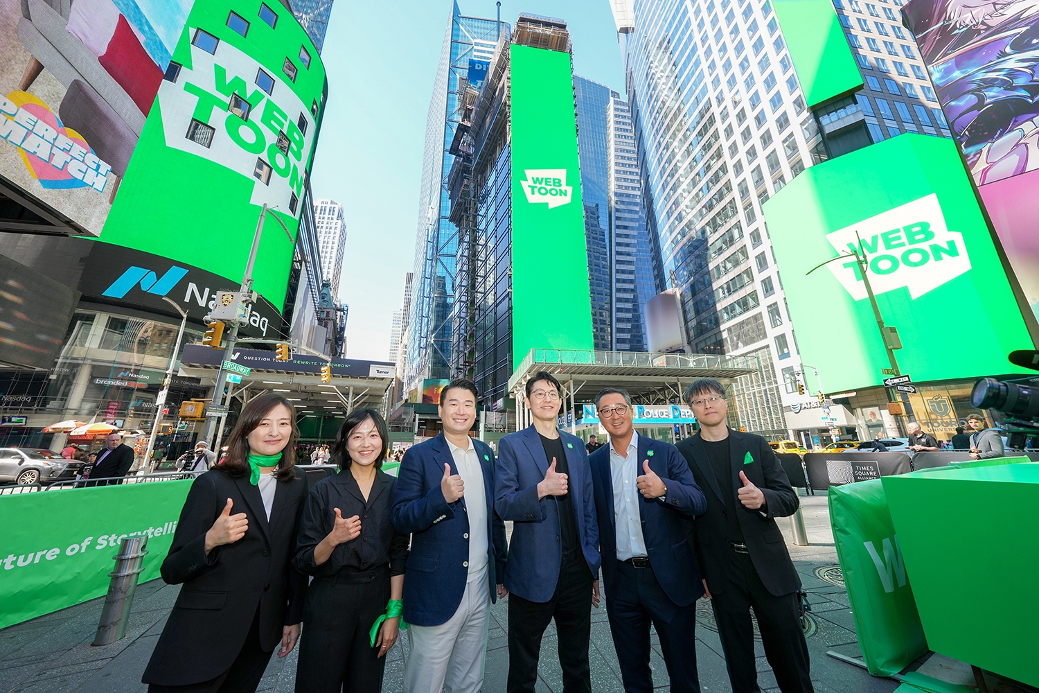 웹툰 엔터테인먼트 이사진(왼쪽부터) 김효정 CPO, 손혜은 CDO, 김용수 CSO, 김준구 CEO 겸 창업자, 데이비드 COO&CFO, 박찬규 CTO. / 사진=네이버웹툰