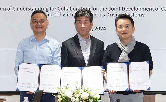 (왼쪽부터)포니 AI 제임스 펑 회장, KGM 황기영 대표이사, 포니링크 남경필 회장. 사진=KGM